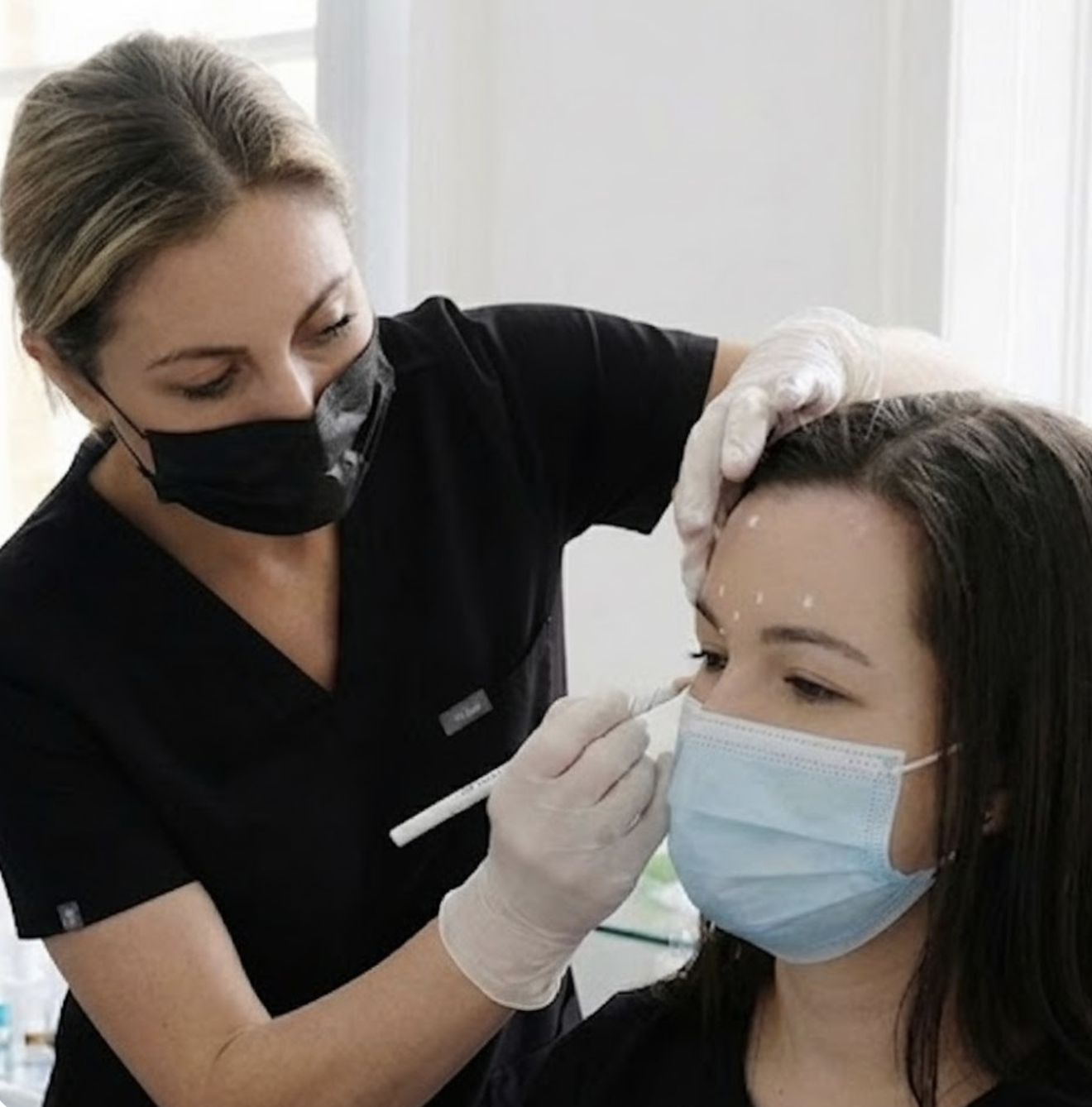 Dr Nikita Nirwan teaching aesthetics training